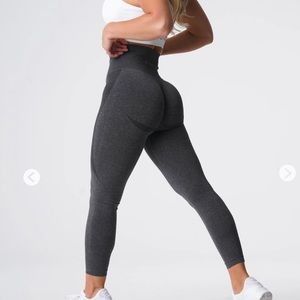 Black seamless NVGTN leggings